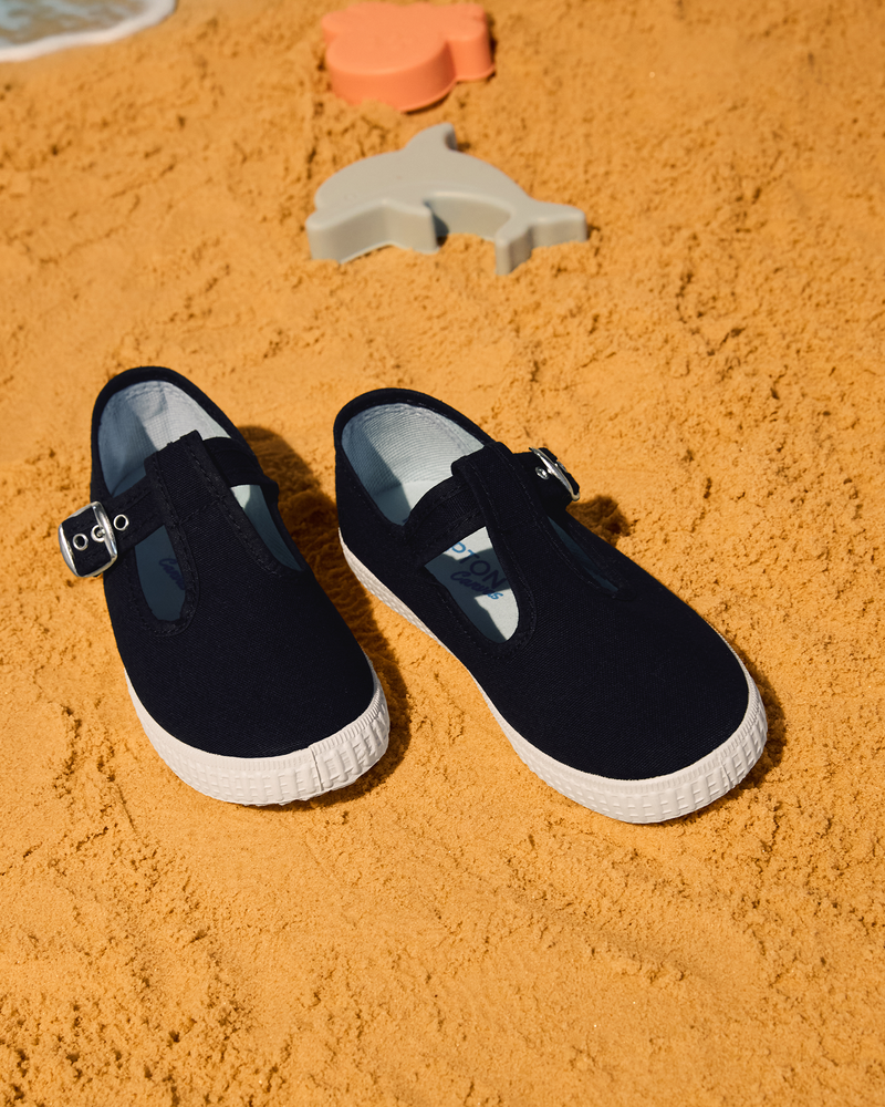 Hampton Canvas Nantucket Shoes in Navy
