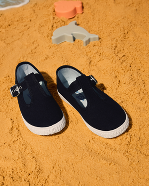 Hampton Canvas Nantucket Shoes in Navy