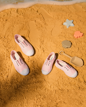 Hampton Canvas  Shoes Hampton Canvas Plum Plimsolls in Pale Pink