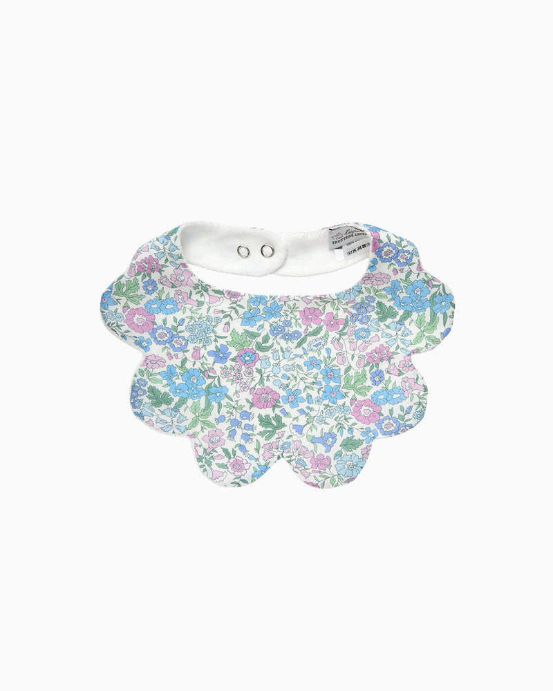 Scalloped Bib in Emma & Amelia