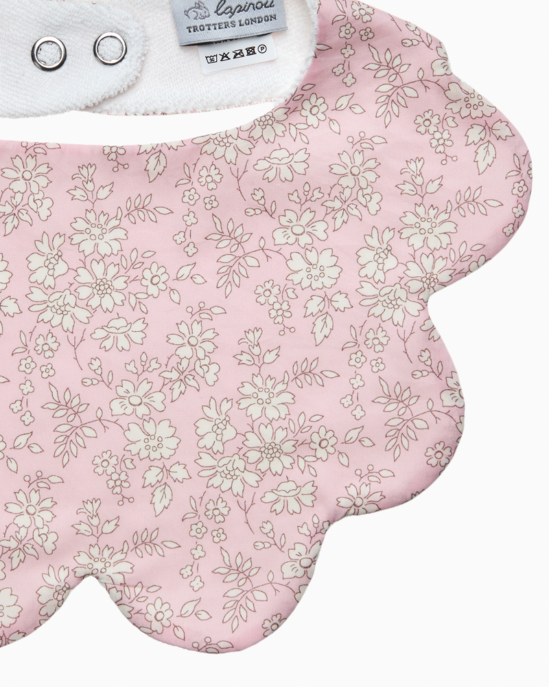 Scalloped Bib in Pink Capel