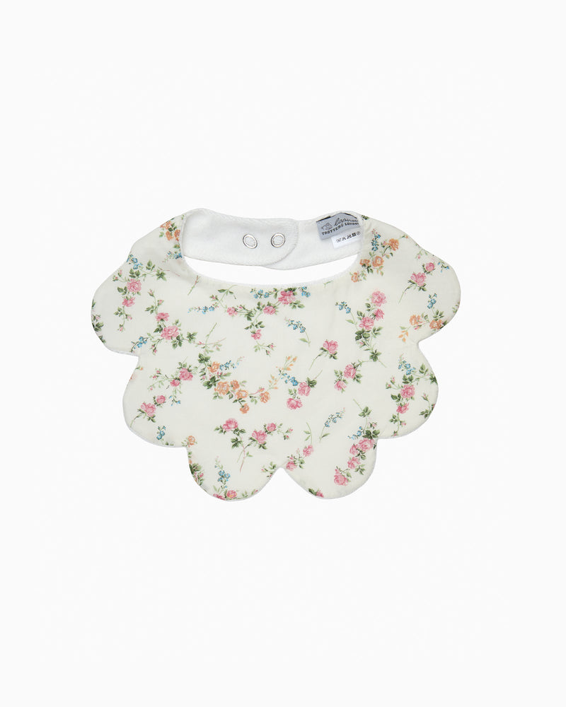 Scalloped Bib in Elizabeth