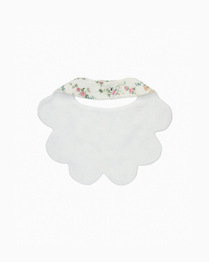 Scalloped Bib in Elizabeth
