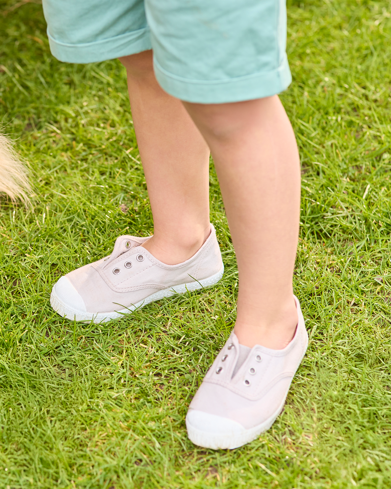 Hampton Canvas Plum Plimsolls in Putty