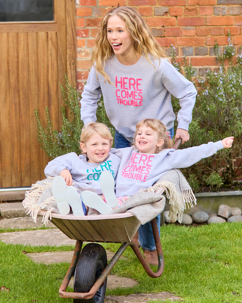 Here Comes Trouble Sweatshirt in Grey/Pink