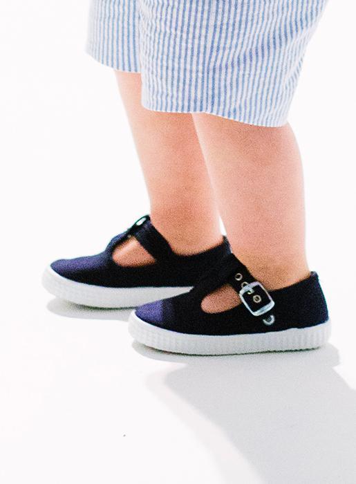 Hampton Canvas  Shoes Hampton Canvas Nantucket Shoes in Navy