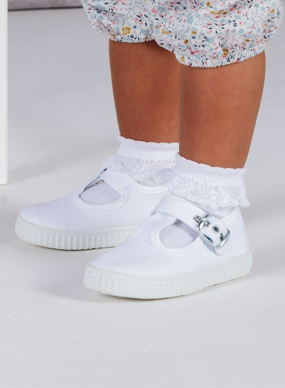 Hampton Canvas  Shoes Hampton Canvas Nantucket Shoes in White