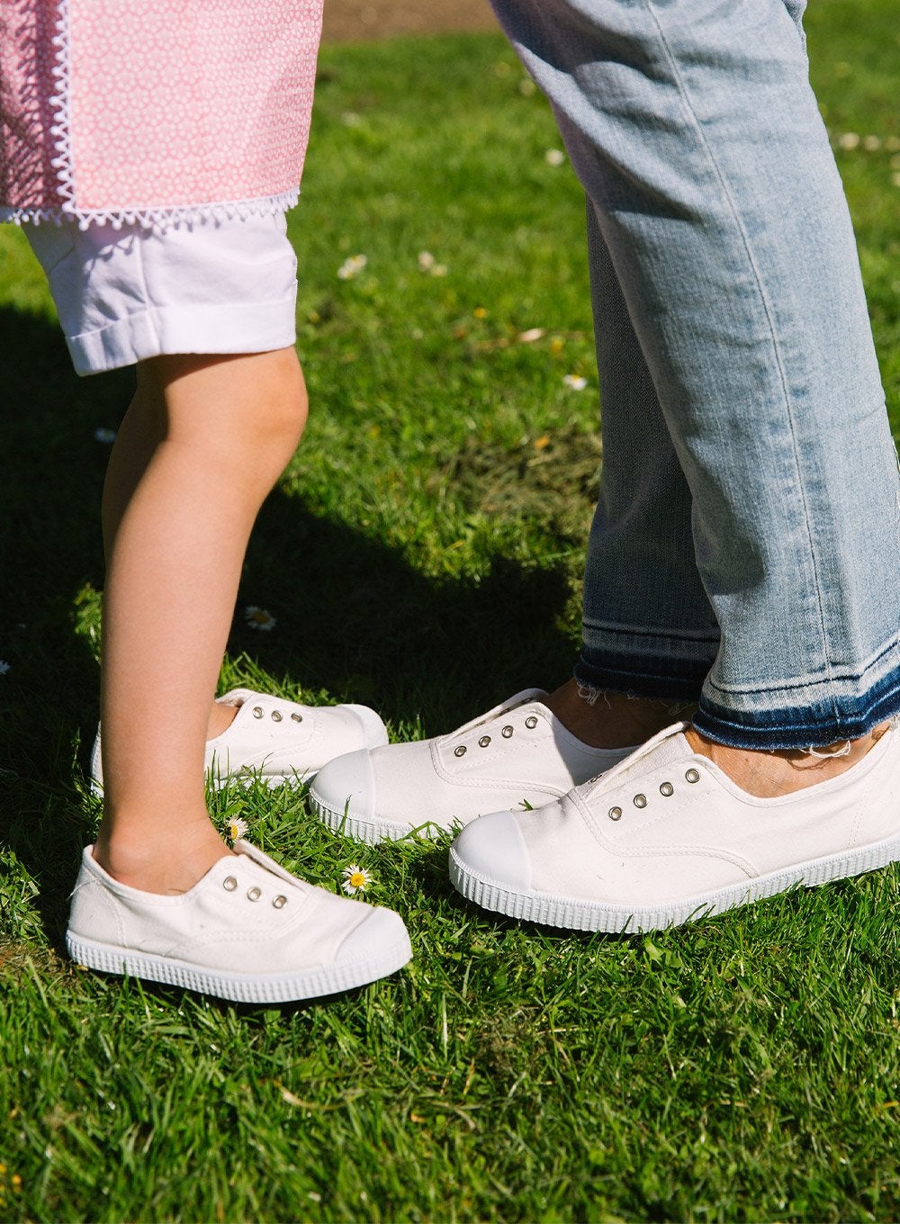 Hampton Canvas  Shoes Hampton Canvas Plum Plimsolls in White - Trotters Childrenswear