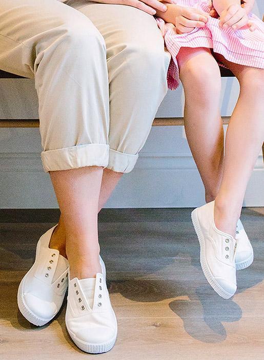 Hampton Canvas  Shoes Hampton Canvas Plum Plimsolls in White - Trotters Childrenswear