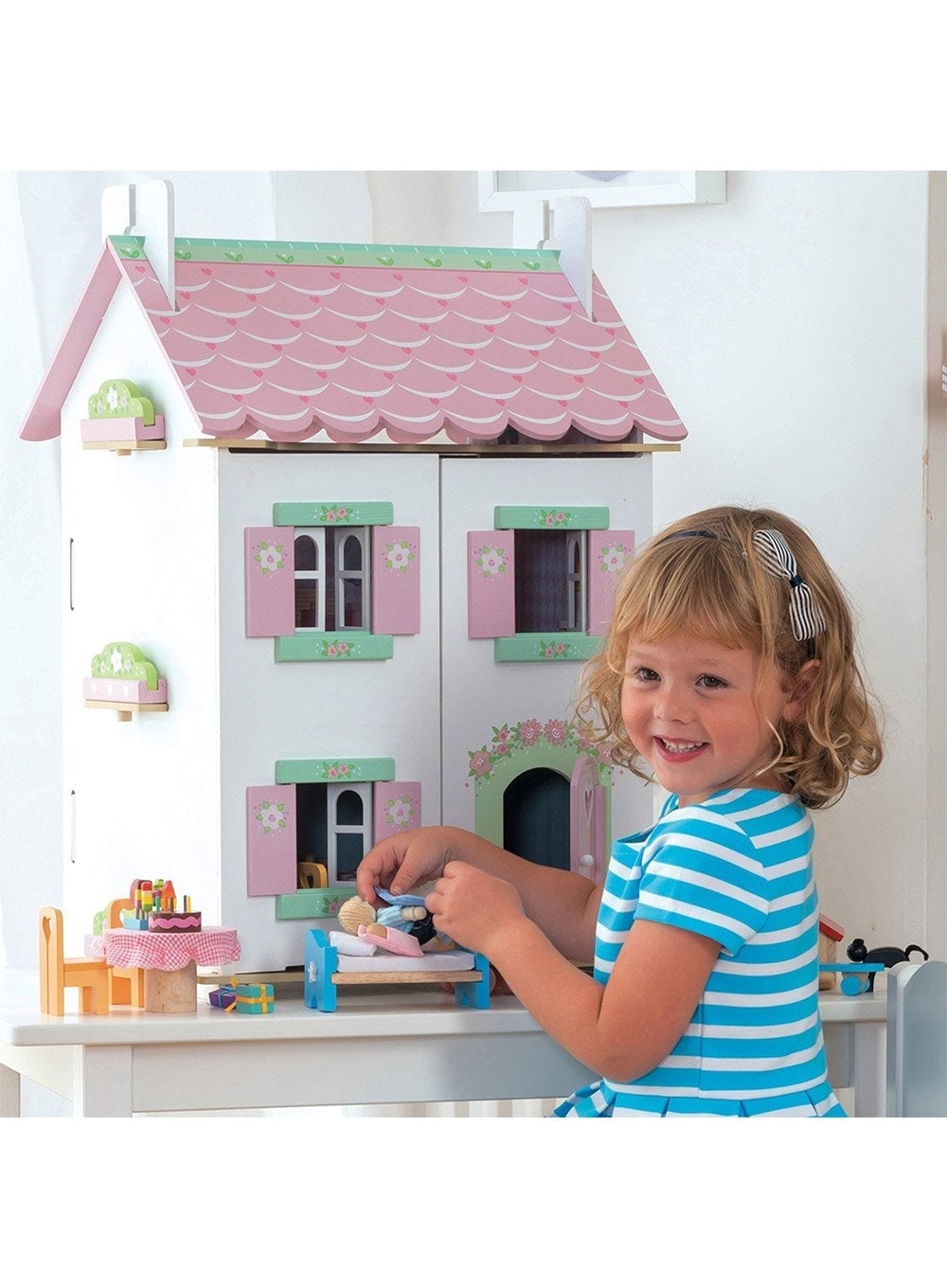 Le van toy shop dollhouse