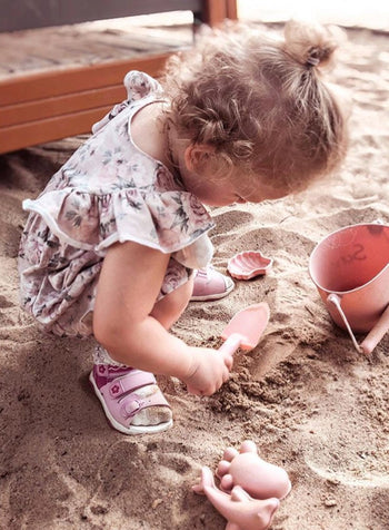 Scrunch Toy Scrunch Sand Moulds Set in Old Rose - Trotters Childrenswear